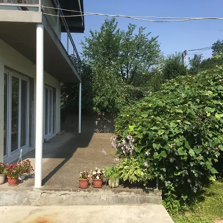 Red Apartman