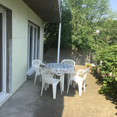 Red Apartman